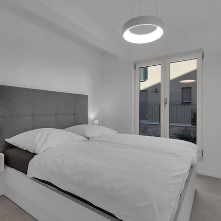 Apartman Delux With Private Pool - Makarska Exklusiv Tučepi Exteriér fotografie
