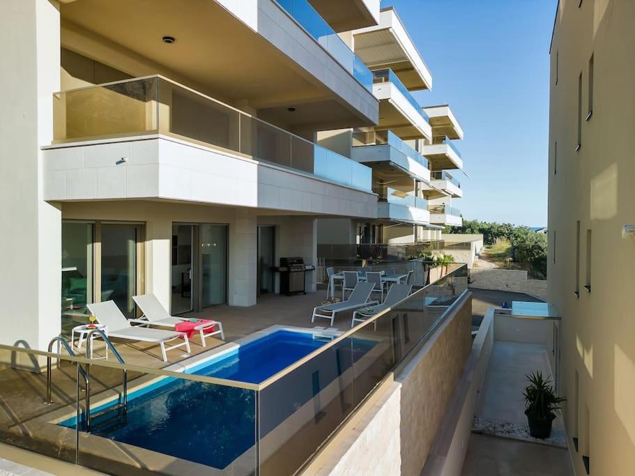 Apartman Delux With Private Pool - Makarska Exklusiv Tučepi Exteriér fotografie