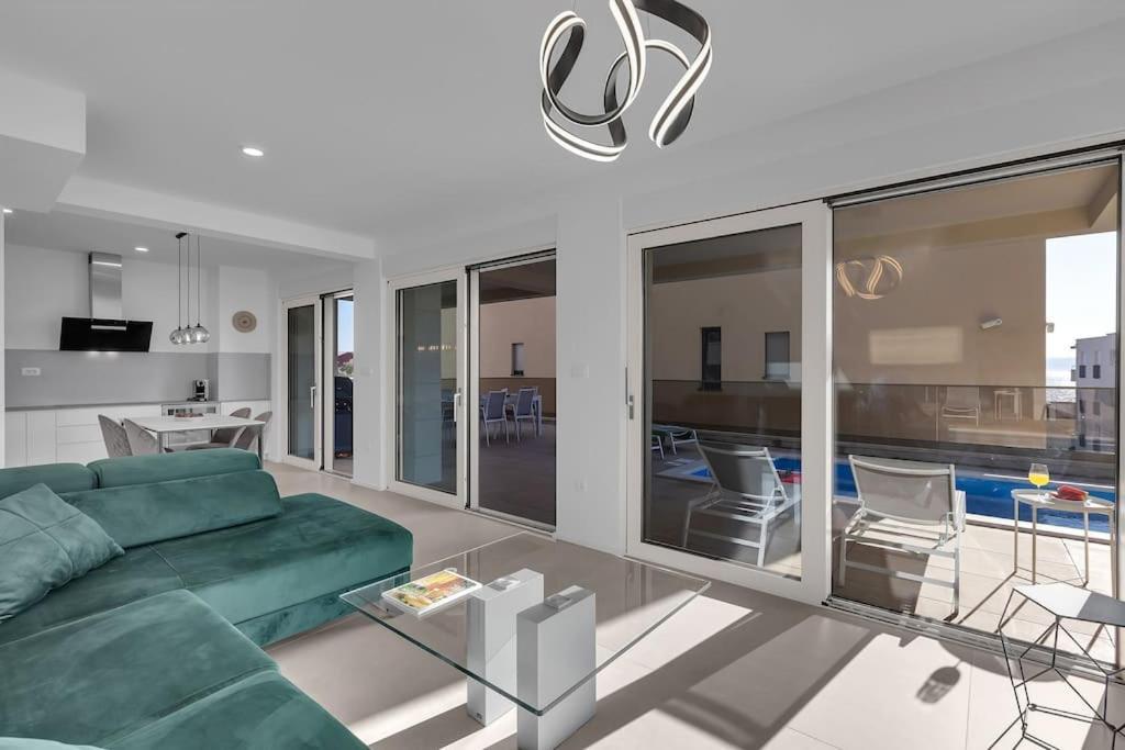 Apartman Delux With Private Pool - Makarska Exklusiv Tučepi Exteriér fotografie