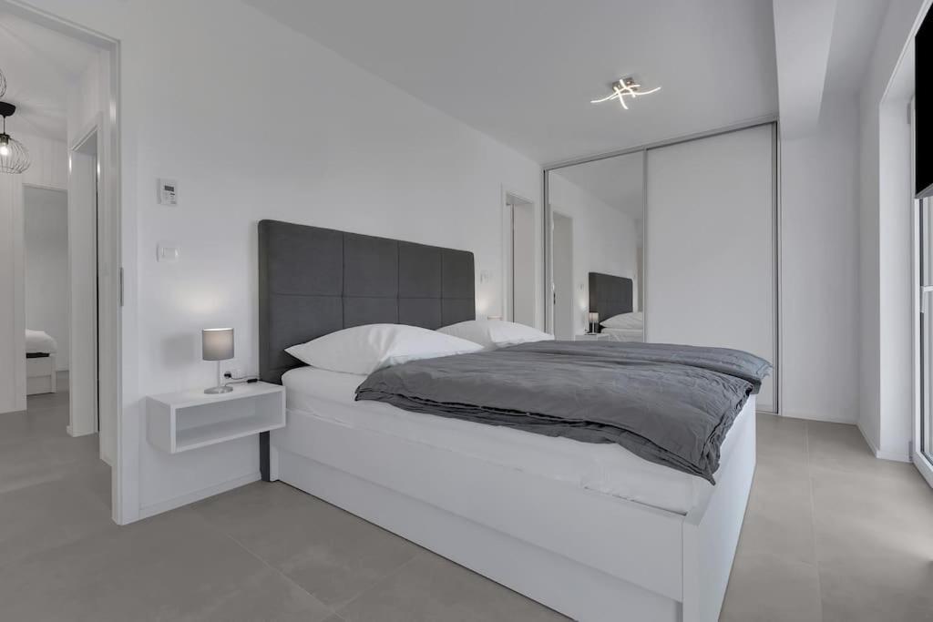Apartman Delux With Private Pool - Makarska Exklusiv Tučepi Exteriér fotografie