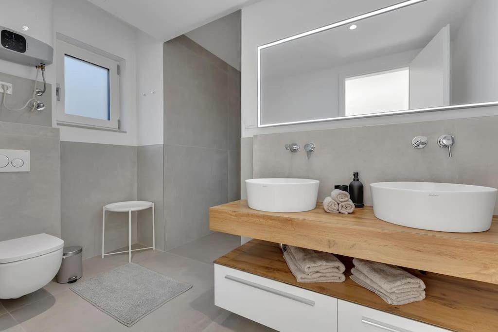 Apartman Delux With Private Pool - Makarska Exklusiv Tučepi Exteriér fotografie