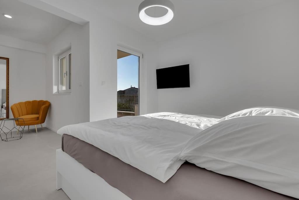Apartman Delux With Private Pool - Makarska Exklusiv Tučepi Exteriér fotografie