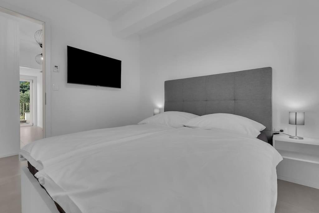 Apartman Delux With Private Pool - Makarska Exklusiv Tučepi Exteriér fotografie