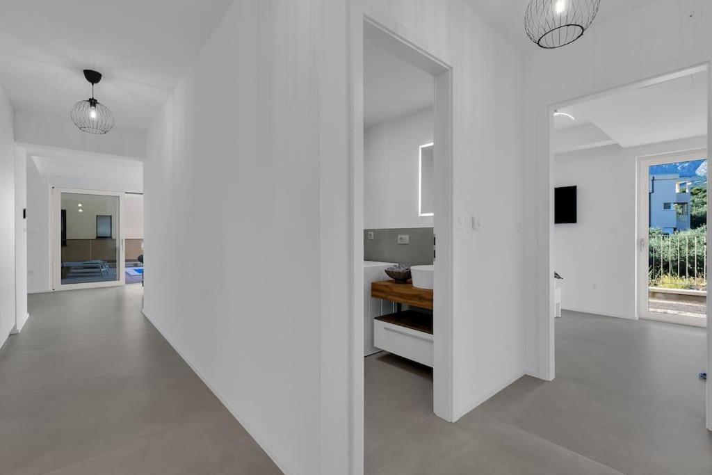 Apartman Delux With Private Pool - Makarska Exklusiv Tučepi Exteriér fotografie
